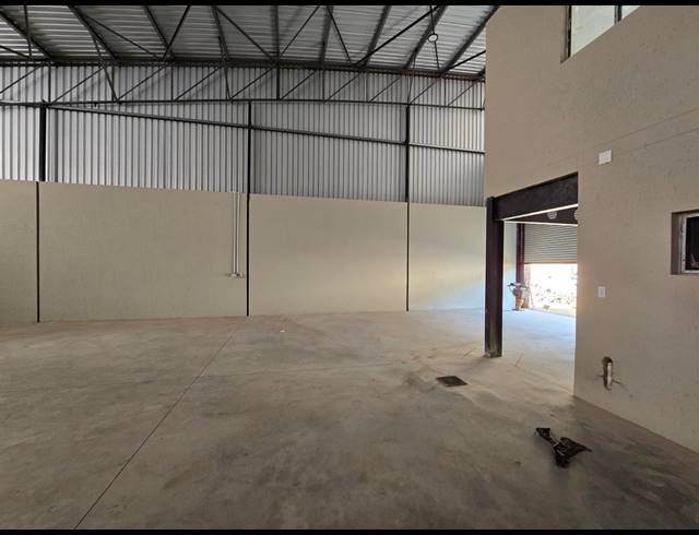 350M² WAREHOUSE TO LET IN CLEVELAND